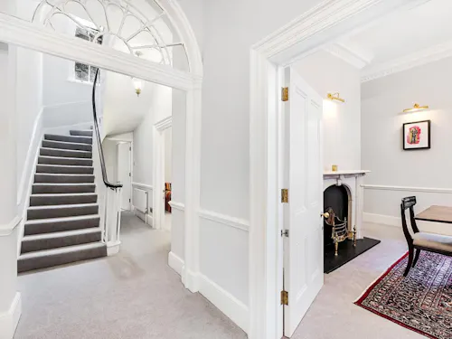 Vacant Embankment townhouse, A1508