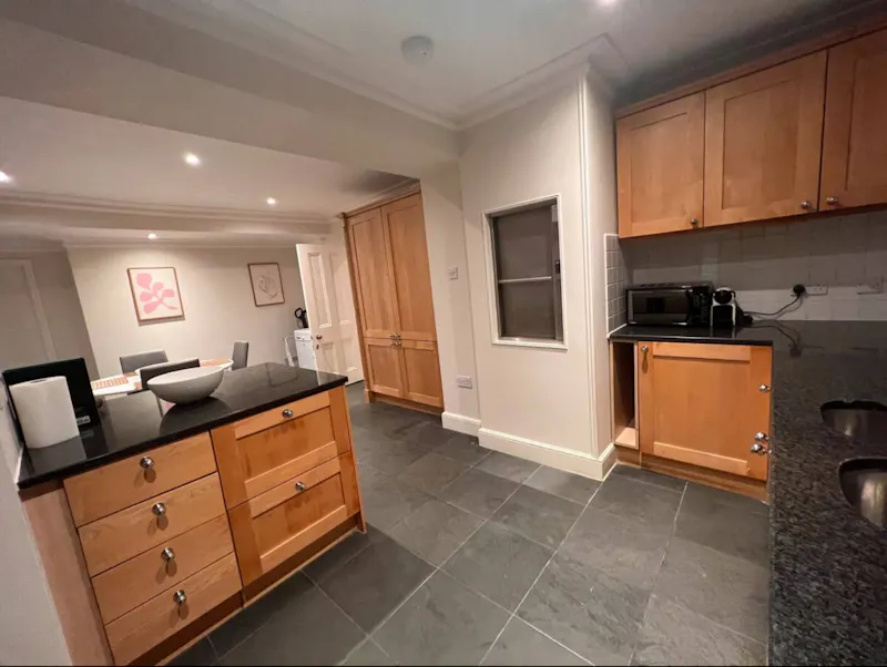 Vacant Embankment townhouse, A1508 (photo 5)