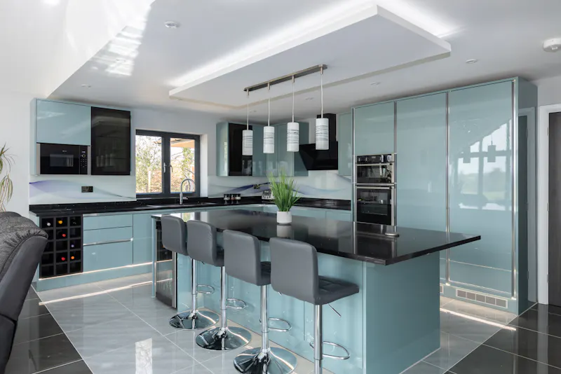Kitchen island at Modern Chalet Watton-at-Stone, D2731 (photo 10)