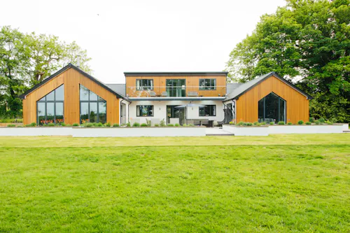 Modern Chalet Watton-at-Stone, D2731