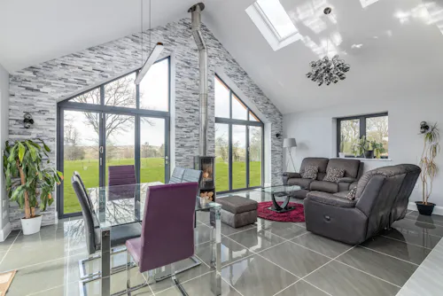 Modern Chalet Watton-at-Stone, D2731