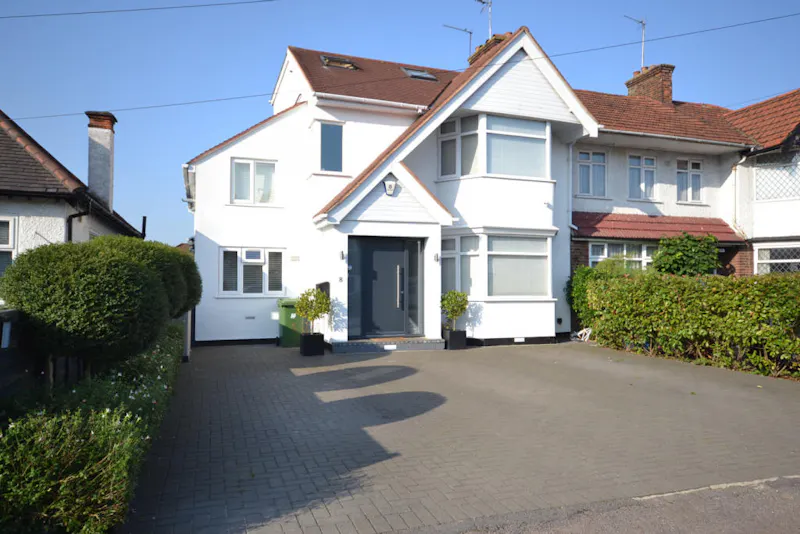 Driveway at Borehamwood family house , D2737 (photo 1)