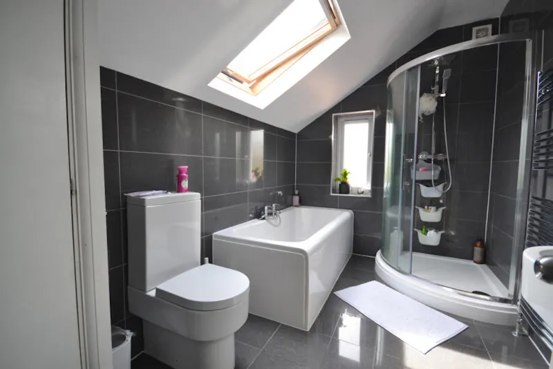 Bathroom at Borehamwood family house , D2737 (photo 8)