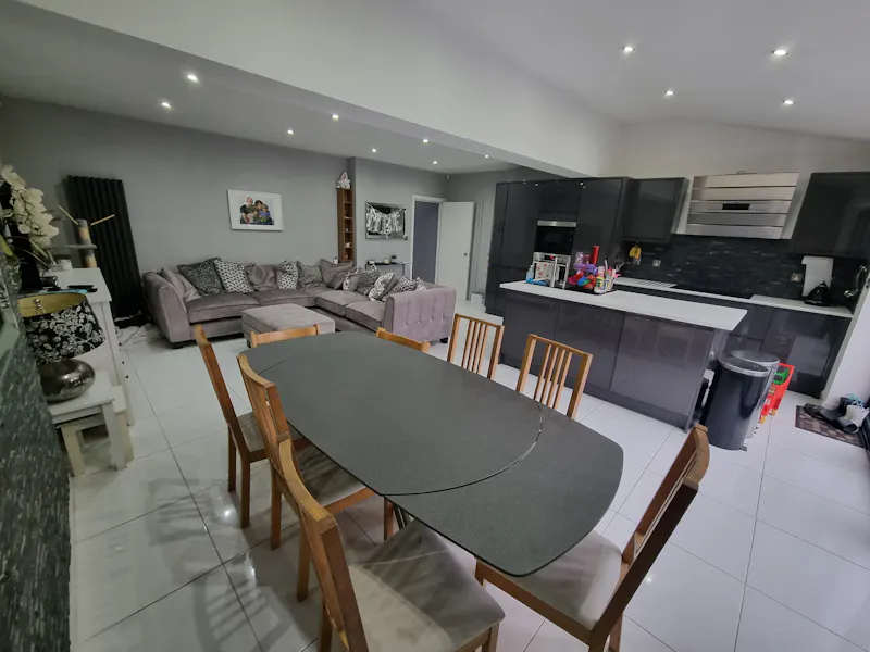 Kitchen island at Borehamwood family house , D2737 (photo 4)