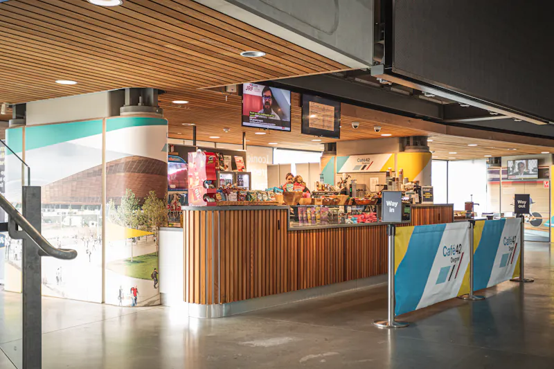 Bar at Iconic London velodrome , V168 (photo 25)
