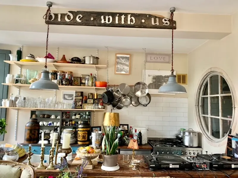 Eclectic Georgian Pub Apartment, F1238 (photo 7)