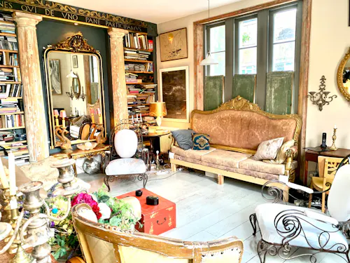 Eclectic Georgian Pub Apartment, F1238