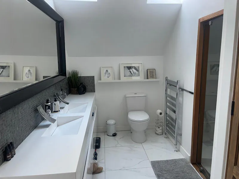 Bathroom at Modern Manchester family home, D2732 (photo 35)