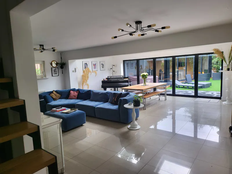 Open plan at Modern Manchester family home, D2732 (photo 11)