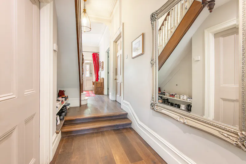 Sunny Ealing Family House, B1895 (photo 13)