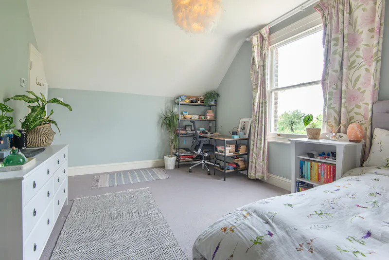 Sunny Ealing Family House, B1895 (photo 27)