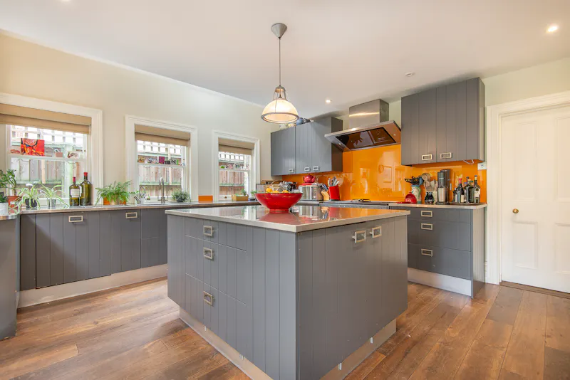 Kitchen at Sunny Ealing Family House, B1895 (photo 6)