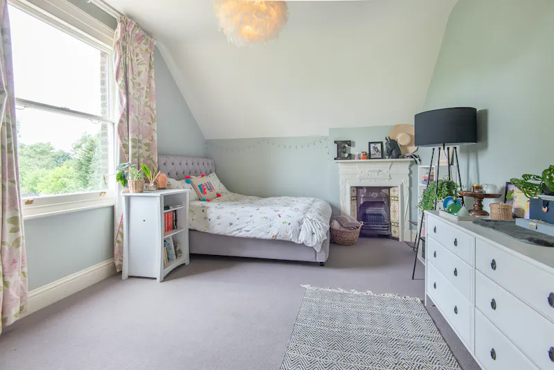Sunny Ealing Family House, B1895 (photo 26)