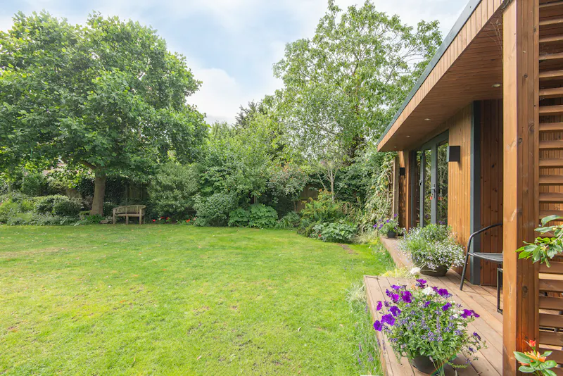 Sunny Ealing Family House, B1895 (photo 34)