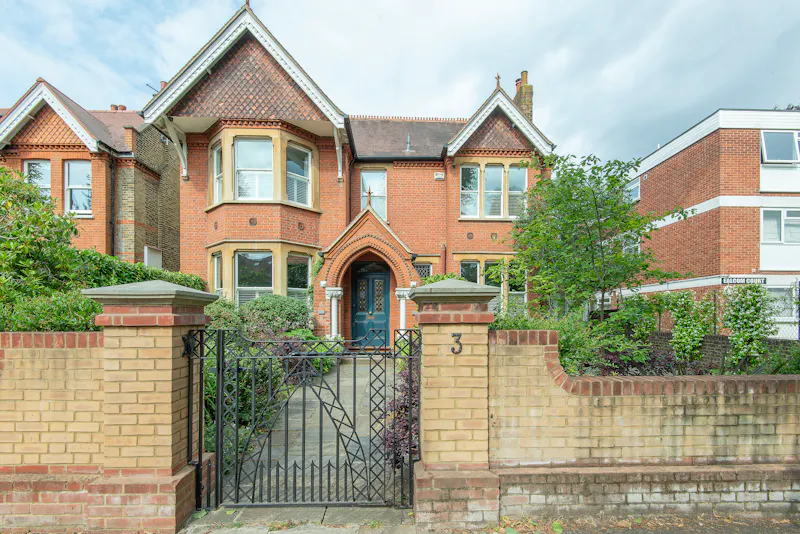Sunny Ealing Family House, B1895 (photo 48)