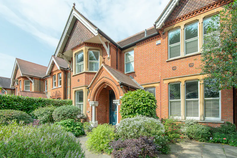 Sunny Ealing Family House, B1895 (photo 47)