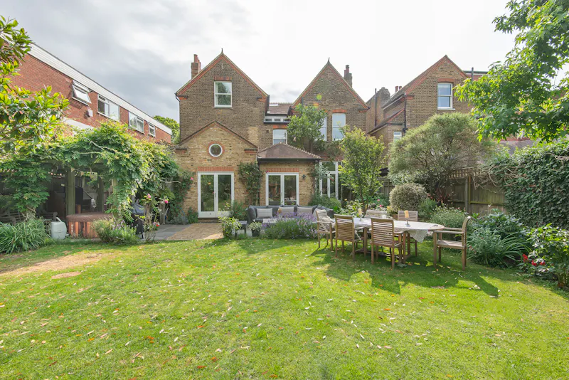 Sunny Ealing Family House, B1895 (photo 41)