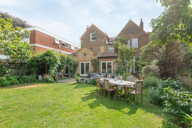 Sunny Ealing Family House, B1895 (photo 42)