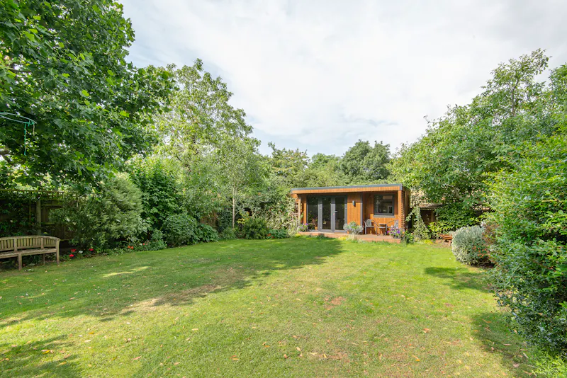 Sunny Ealing Family House, B1895 (photo 31)