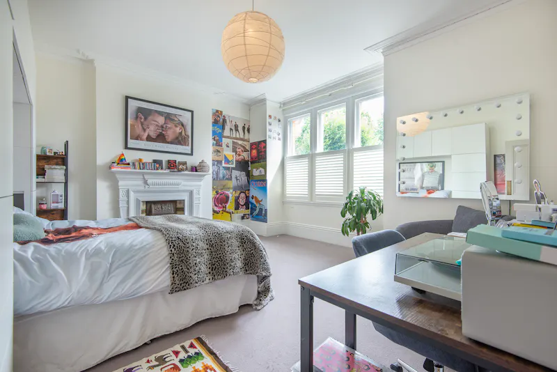 Sunny Ealing Family House, B1895 (photo 17)