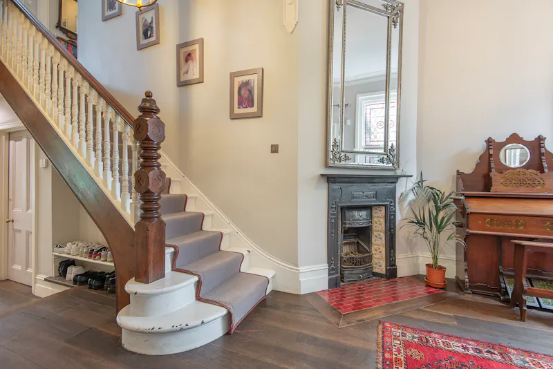 Staircase at Sunny Ealing Family House, B1895 (photo 16)