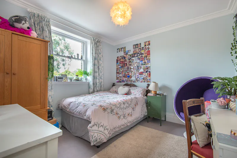Bedroom at Sunny Ealing Family House, B1895 (photo 24)