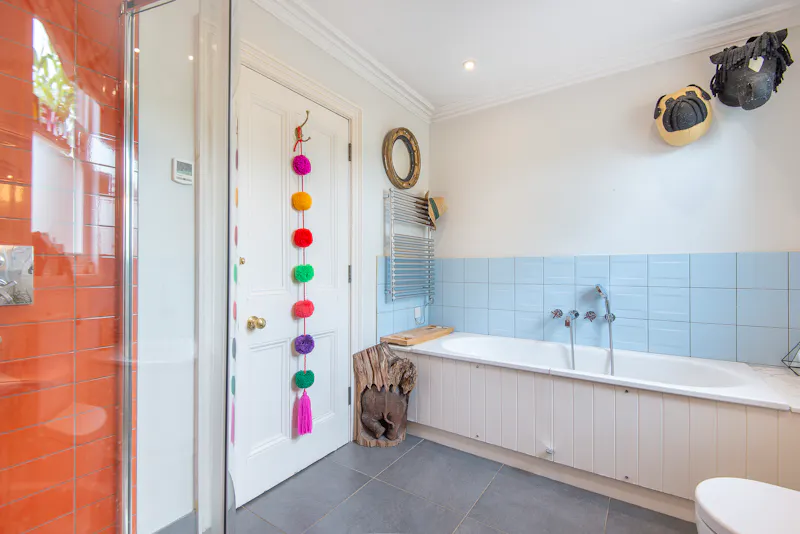 Bath at Sunny Ealing Family House, B1895 (photo 22)