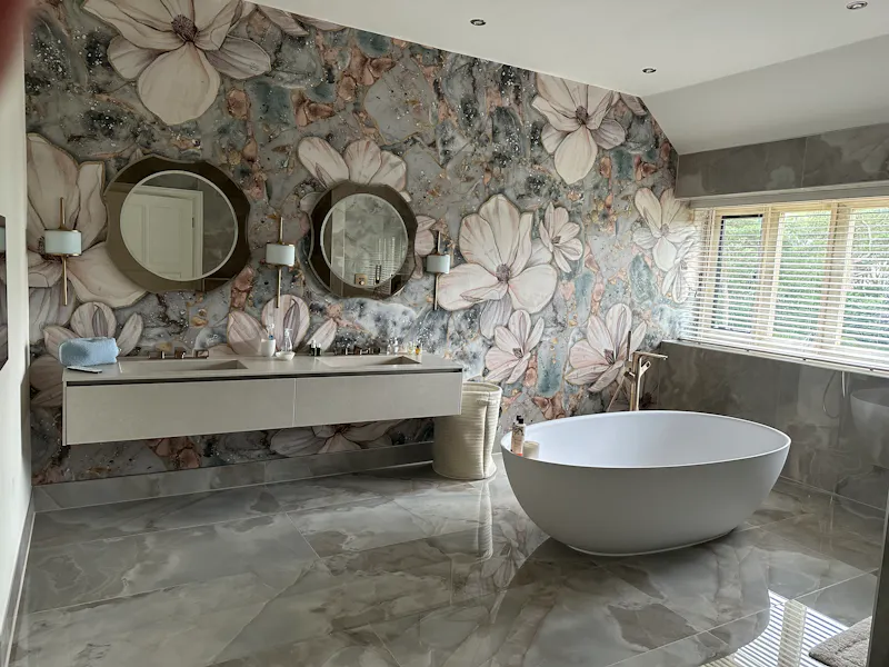 Bath - rolltop at Colwyn Bay country house, W218 (photo 16)