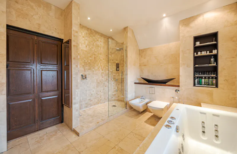 Shower at Mill Hill Farmhouse, E372 (photo 27)