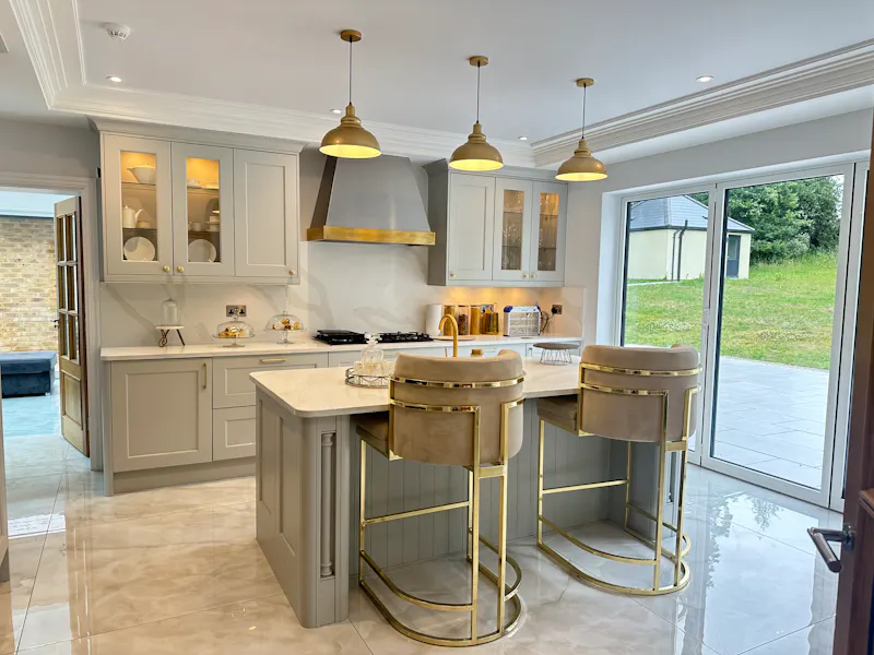 Kitchen at Modern luxe house in Slough, D2735 (photo 5)