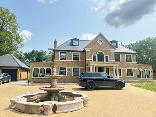 Modern luxe house in Slough, D2735