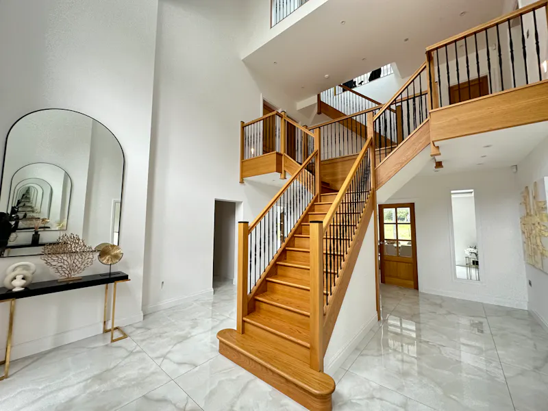 Entrance hall at Modern luxe house in Slough, D2735 (photo 2)