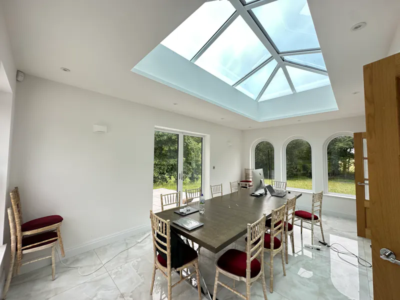 Dining room at Modern luxe house in Slough, D2735 (photo 11)
