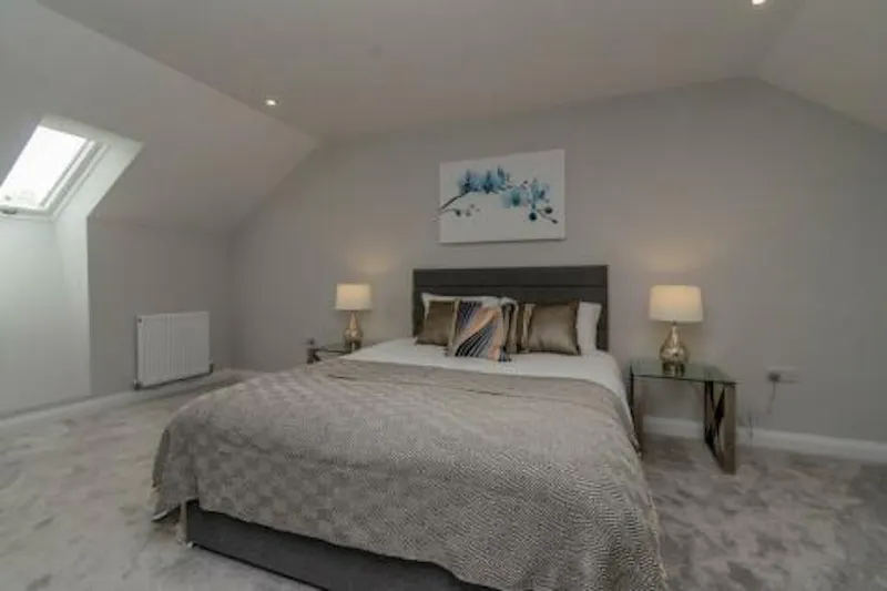 Bedroom at Modern luxe house in Slough, D2735 (photo 18)