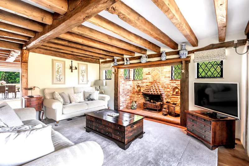 Picturesque Woking cottage, C939 (photo 4)