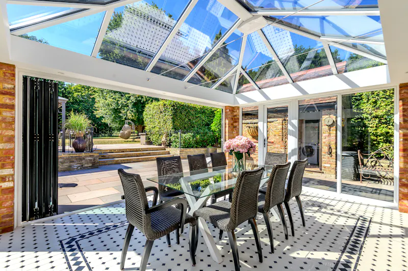 Conservatory at Picturesque Woking cottage, C939 (photo 14)