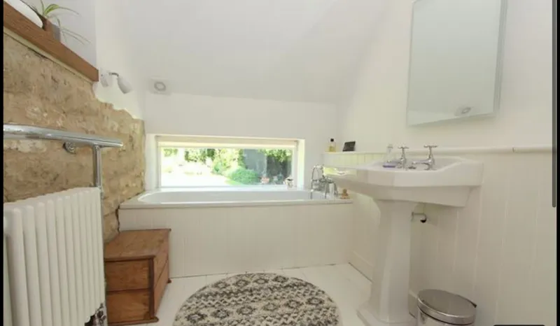 Bath at Enchanting Wiltshire Cottage, C940 (photo 20)