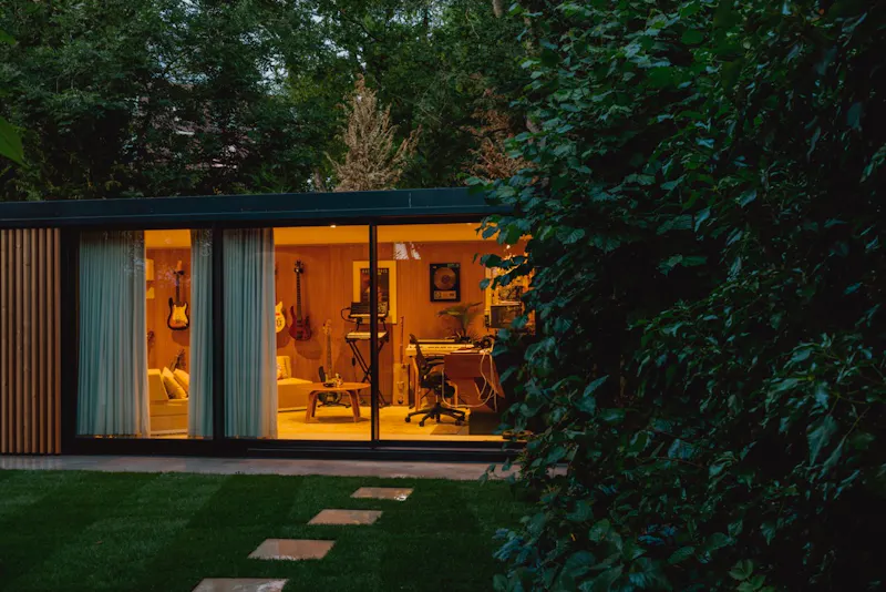 Mid-century Stanmore house, K492 (photo 19)