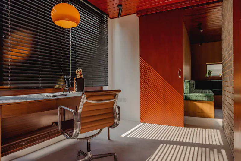 Office at Mid-century Stanmore house, K492 (photo 7)