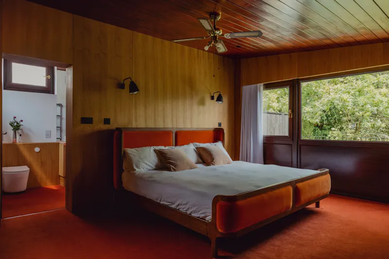 Bedroom at Mid-century Stanmore house, K492 (photo 10)