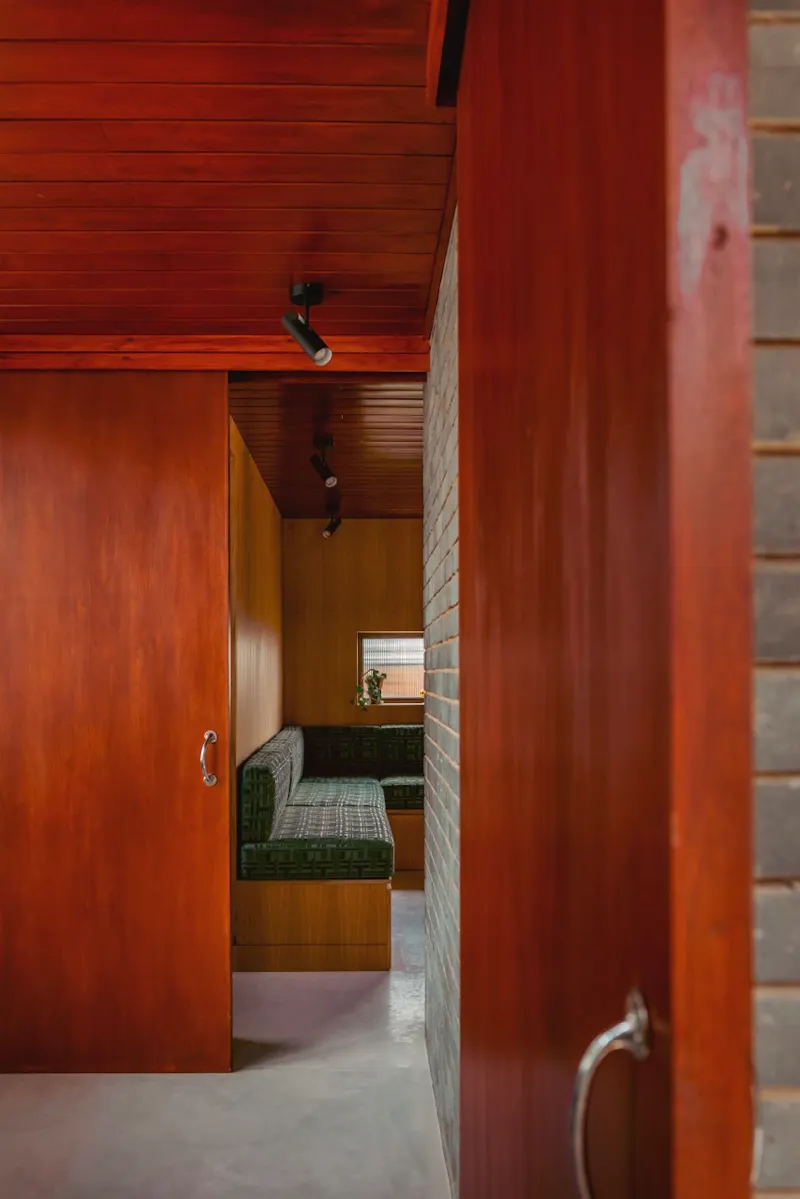 Mid-century Stanmore house, K492 (photo 8)