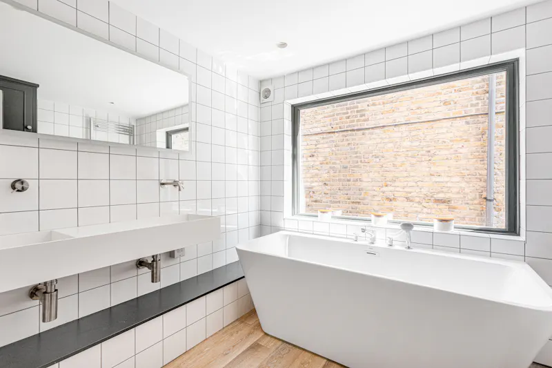 Bathroom at Detached Twickenham  Villa, B2027 (photo 15)