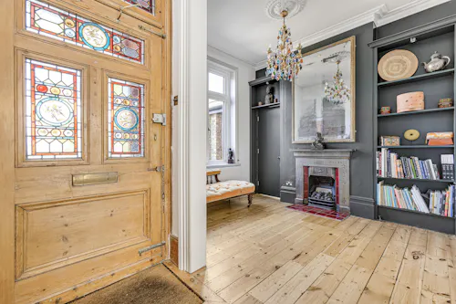 Detached Twickenham  Villa, B2027