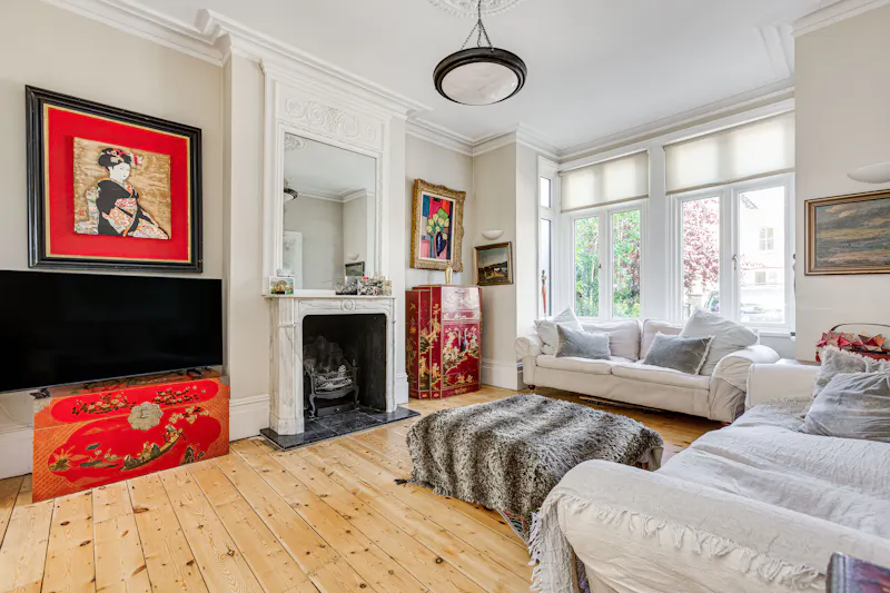 Living Room at Detached Twickenham  Villa, B2027 (photo 3)