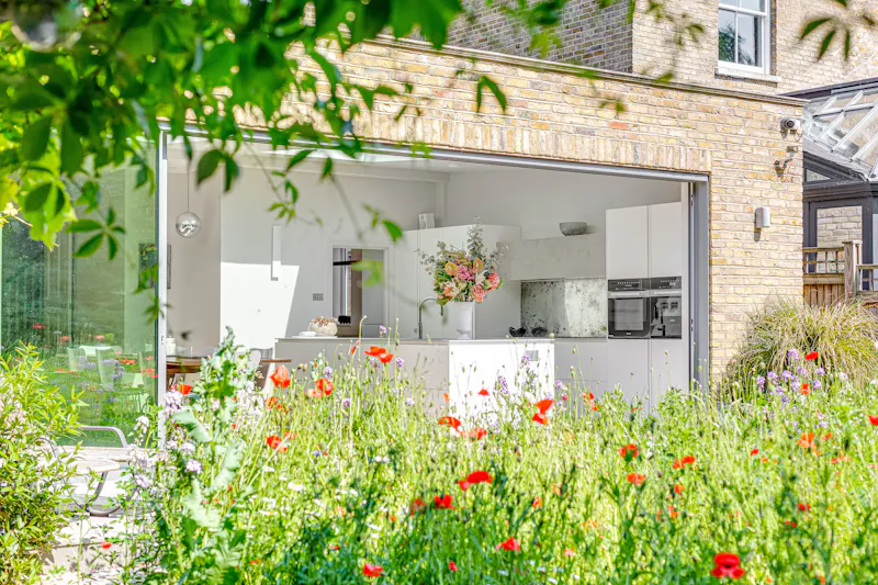 Detached Twickenham  Villa, B2027 (photo 11)