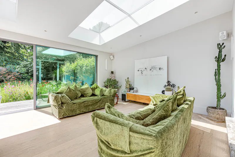 Living Room at Detached Twickenham  Villa, B2027 (photo 6)