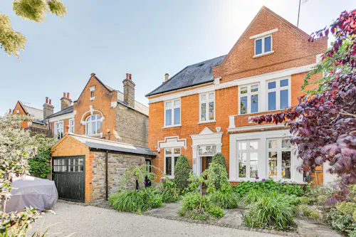 Detached Twickenham  Villa, B2027