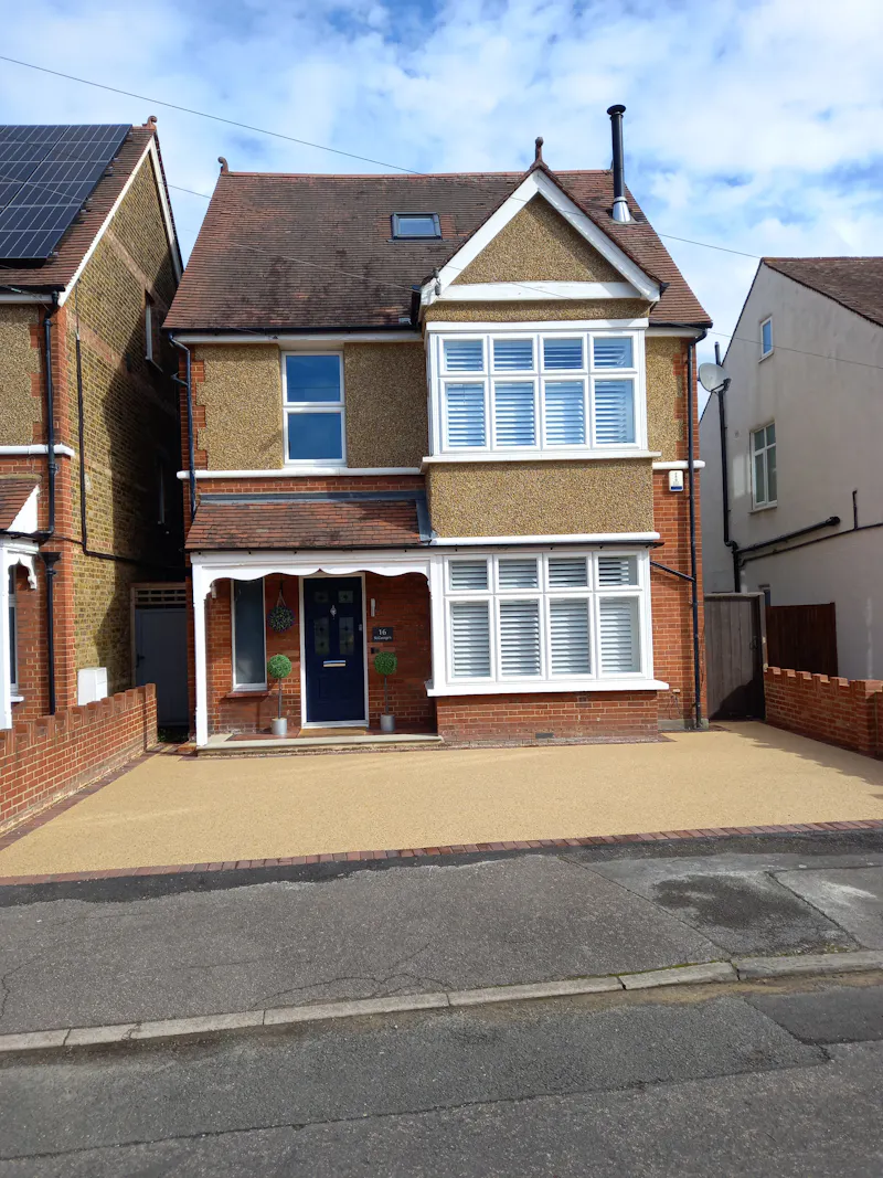 Driveway at Carshalton family house, D2627 (photo 1)