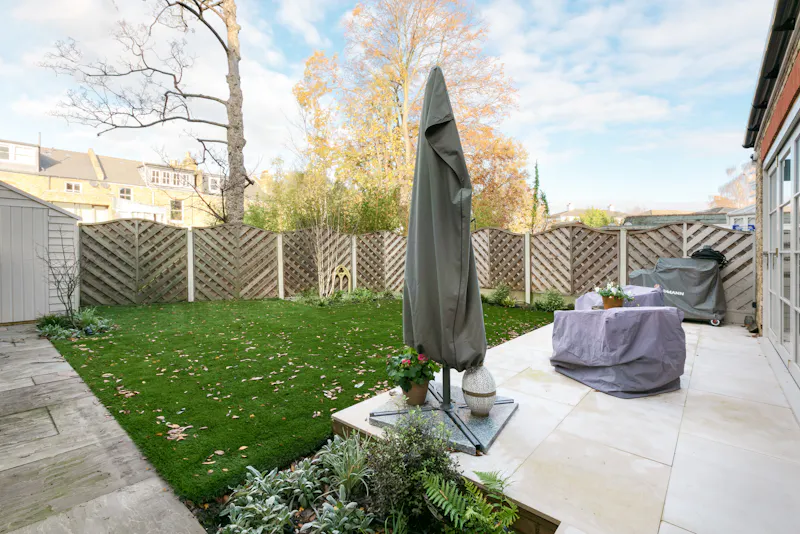 Terrace/Patio at Light & neutral Clapham home, E524 (photo 20)