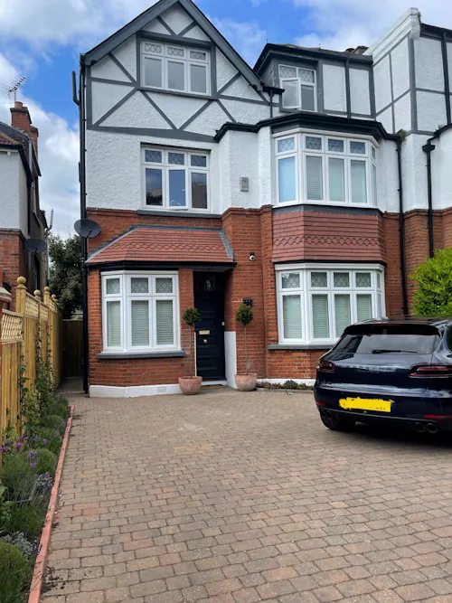 Light & neutral Clapham home, E524